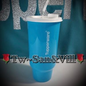 Tupperware Mega Logo Tumbler Blue 32 oz Tumbler With Flip-top Spout !